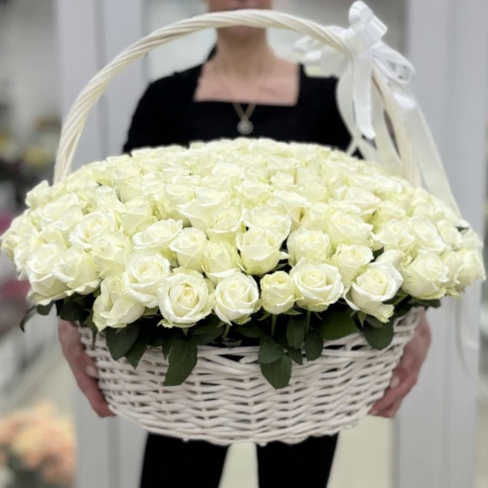 Корзина из 201 белой розы